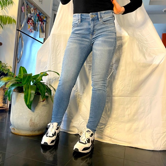 American eagle basic light wash skinny jeans - Picture 3 of 6